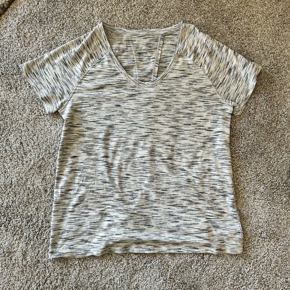 Lululemon Size 2 Devout Tee